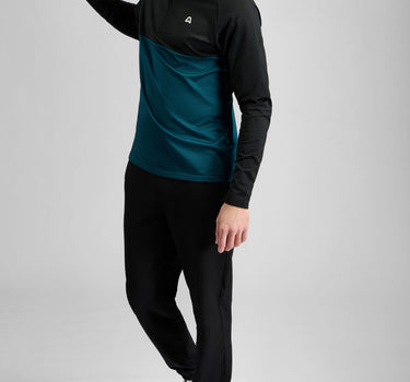 A person wearing a golf hoodie with a 1/4 zip in green and black