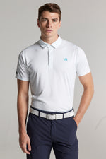 A man wearing a golf polo in white, regular  fit